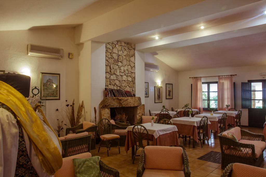 Hotel Ristorante Sa Pedrera Càbras Exterior foto
